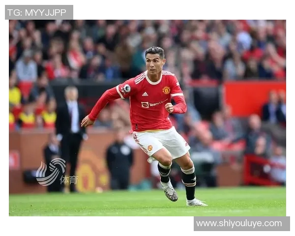 足球传奇C罗曼联时代：从锋线巨星到历史符号的崛起与荣耀