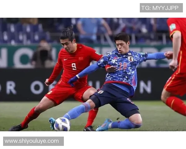 足球星潮男展现运动与时尚融合魅力引领年轻人全新生活方式