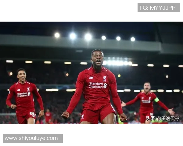 足球球星激烈比赛后擦汗瞬间定格 展现坚韧与专注的无声魅力 足球球星激烈比赛后擦汗瞬间定格 展现坚韧与专注的无声魅力