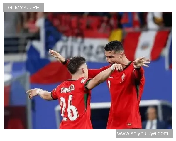 球星与某男足球员的差异解析:从实力到影响力的全方位对比 球星与某男足球员的差异解析:从实力到影响力的全方位对比