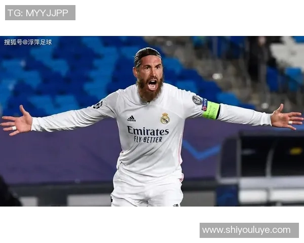 默滕斯在足球场上是如何与顶级后卫配合打造进攻威胁的